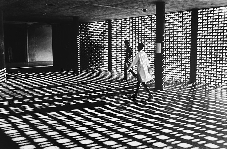 Garry Winogrand. Exposición Universal de Nueva York, 1964. Collection of Fundación MAPFRE, Madrid. © The Estate of Garry Winogrand, courtesy Fraenkel Gallery San Francisco