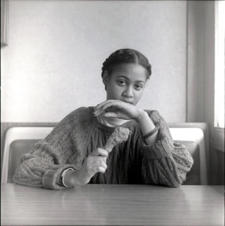 Carrie Mae Weems Black Woman with Chicken from the series Ain't Jokin', 1987-1988 © Carrie Mae Weems, courtesy Jack Shainman Gallery, New York and Galerie Barbara Thumm, Berlin.