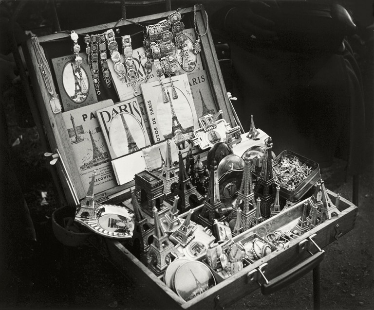 Ilse Bing, Tot París dins d’una capsa, 1952. James Hyman Gallery, London © Estate of Ilse Bing