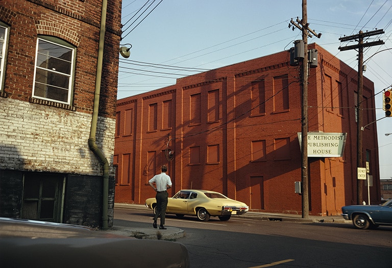 William Eggleston Sin título, c. 1970-1973. © Eggleston Artistic Trust. Cortesía Eggleston Artistic Trust y David Zwirn