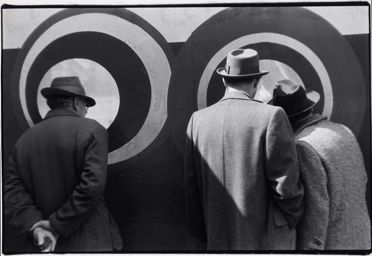 Louis Stettner, Concentric Circles, Construction Site, New York, 1952. Colecciones Fundación MAPFRE © Louis Stettner Estate
