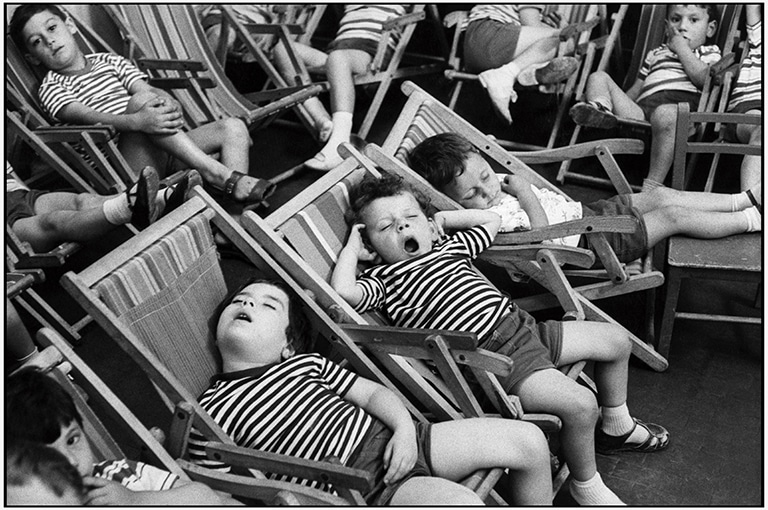 Henri Cartier-Bresson, Naples, Italy, 1960 © Fondation Henri Cartier-Bresson / Magnum Photos 