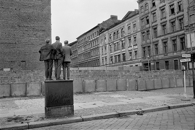 Henri Cartier-Bresson<br />
El muro de Berlín Occidental, Alemania, 1962,<br />
© Fondation Henri Cartier-Bresson / Magnum Photos