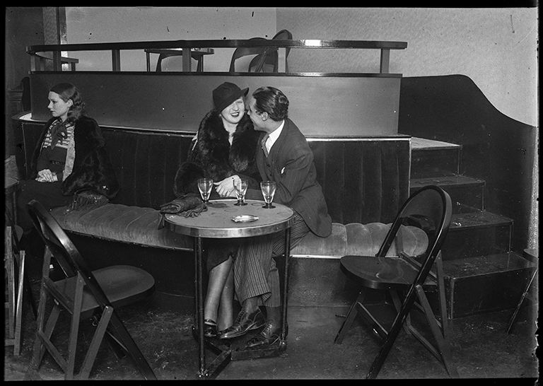 A couple in a bar in Barcelona, 1931–1936 Arxiu Fotogràfic de Barcelona / Arxiu família Puig Farran © Arxiu família Puig Farran