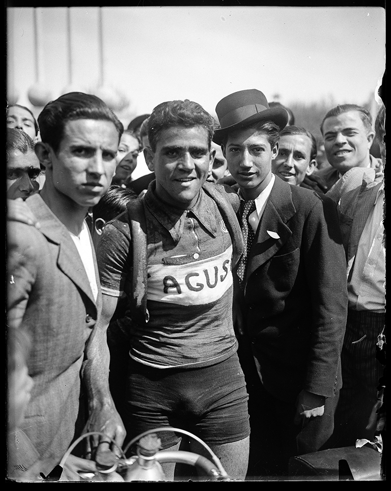 Vicente Carretero, winner of the first stage of the Tarragona–Madrid race, April 1936 Arxiu Fotogràfic de Barcelona / Arxiu família Puig Farran © Arxiu família Puig Farran