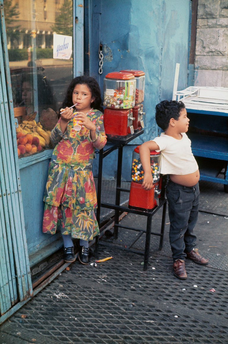 <strong>Helen Levitt</strong> New York, 1971 Dye transfer © Film Documents LLC, courtesy Zander Galerie, Cologne