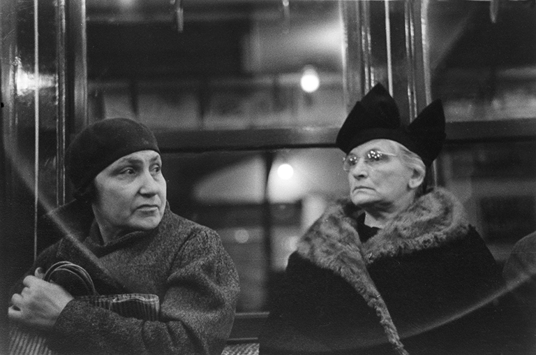 Walker Evans<br />
[Subway Passengers, New York], 1938<br />
Impresión vintage en gelatina de plata<br />
Colección privada, San Francisco<br />
© Walker Evans Archive, The Metropolitan Museum of Art