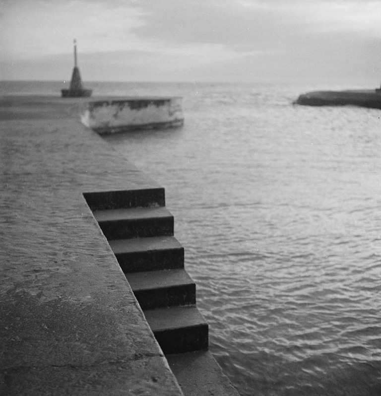 Joaquín Tusquets de Cabirol<br />
Puerto, Barcelona, febrero/marzo de 1952<br />
Copia de exposición a partir de negativo original<br />
Archivo Fotográfico Joaquín Tusquets de Cabirol / Museu Marítim de Barcelona<br />
© Archivo Fotográfico Joaquín Tusquets de Cabirol