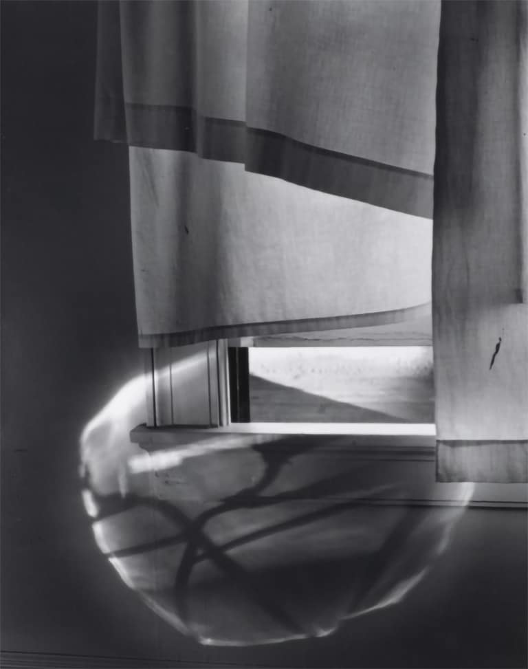 Minor White<br />
72 N. Union Street, Rochester, July 17, 1958<br />
Copia de época en gelatina de plata<br />
The Minor White Archive, Princeton University Art Museum, bequest of Minor White<br />
© Trustees of Princeton University<br />
Photo: Allen Chen